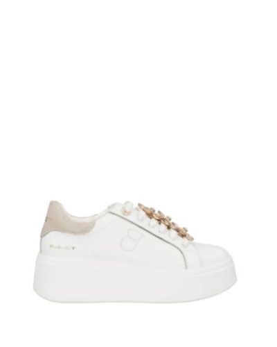 Дамски бели спортни обувки TOSCA BLU