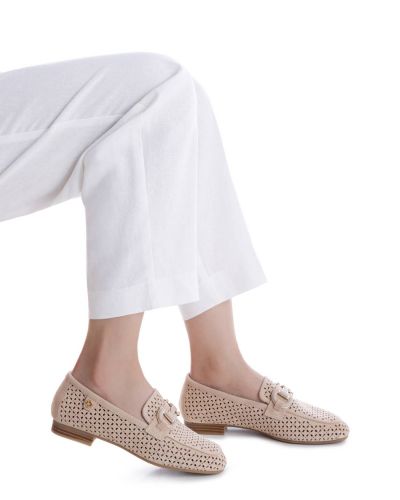 Дамски бежови обувки CARMELA