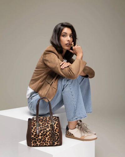 Дамска велурена чанта CARMELA